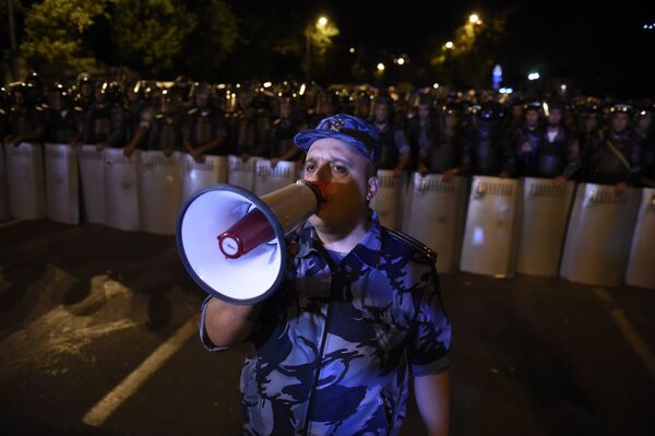 Полиция на проспекте Баграмяна - Sputnik Армения