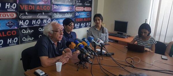 Акоп Аветикян и Тагуи Товмасян Акоп Аветикян и Тагуи Товмасян - Sputnik Армения