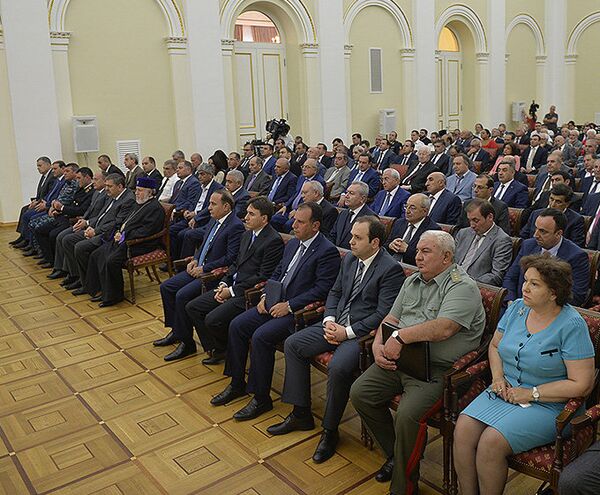 Встреча президента РА с представителями религиозного, гражданского и политического сектора Встреча президента РА с представителями религиозного, гражданского и политического сектора - Sputnik Արմենիա