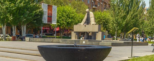 Ереван никому не даст засохнуть: феномен уличных фонтанчиков Ереван никому не даст засохнуть: феномен уличных фонтанчиков - Sputnik Армения