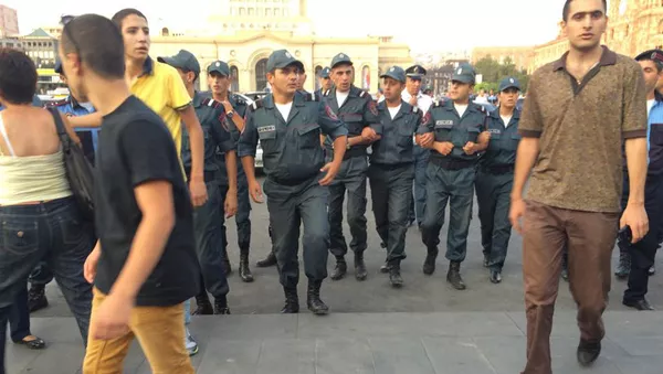 полиция площадь Республики активисты акция митинг полицейские - Sputnik Армения