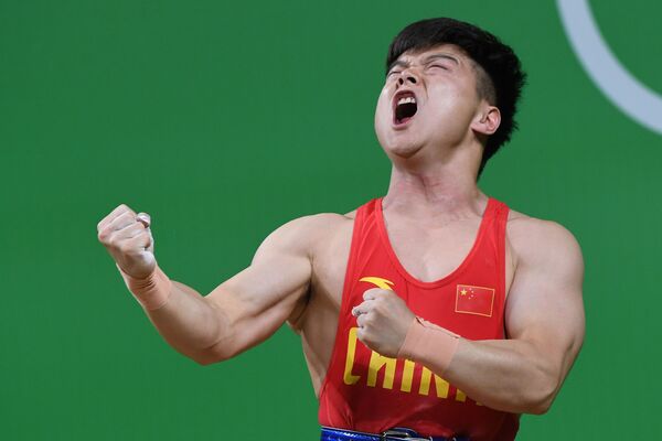 Тяжелоатлет Лун Цинцюань из Китая на XXXI летних Олимпийских играх - Sputnik Армения