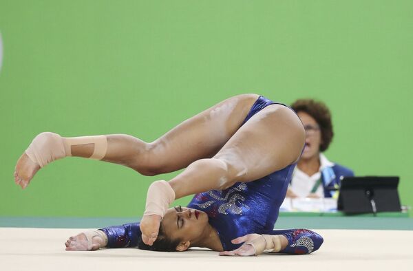 Гимнастка из Великобритании Элисса Дауни во время падения на XXXI летних Олимпийских играх - Sputnik Армения