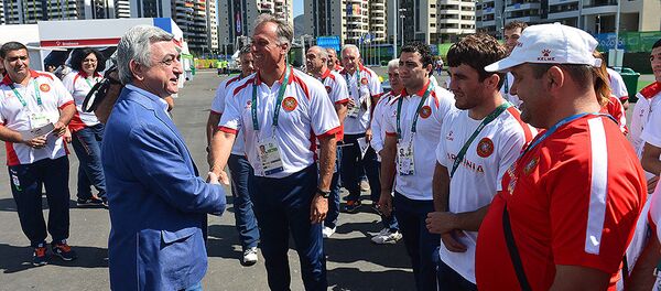 Серж Саргсян на встрече со спортсменами и тренерами сборной Армении Серж Саргсян на встрече со спортсменами и тренерами сборной Армении - Sputnik Армения