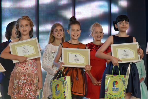 Лауреаты международного песенного конкурса Детская Новая волна - 2016 Лауреаты международного песенного конкурса Детская Новая волна - 2016 - Sputnik Армения