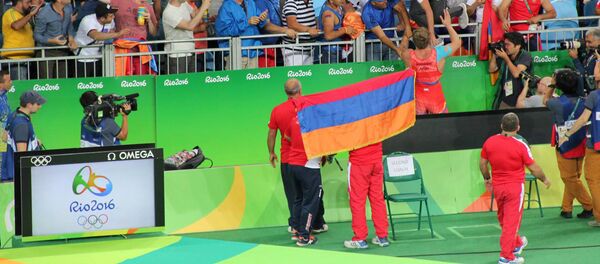 Артур Алексанян празднует золотую медаль на олимпийских играх в Рио Артур Алексанян празднует золотую медаль на олимпийских играх в Рио - Sputnik Армения