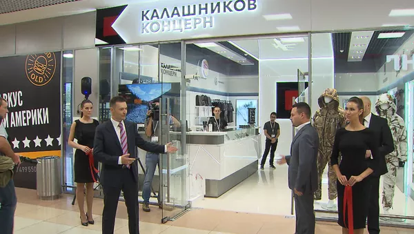 СПУТНИК: Макеты оружия, гаджеты и камуфляж: в Шереметьево открылся магазин Калашников - Sputnik Армения
