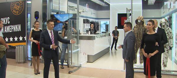 СПУТНИК: Макеты оружия, гаджеты и камуфляж: в Шереметьево открылся магазин Калашников - Sputnik Армения