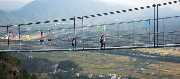 Стеклянный мост в Китае - Sputnik Армения