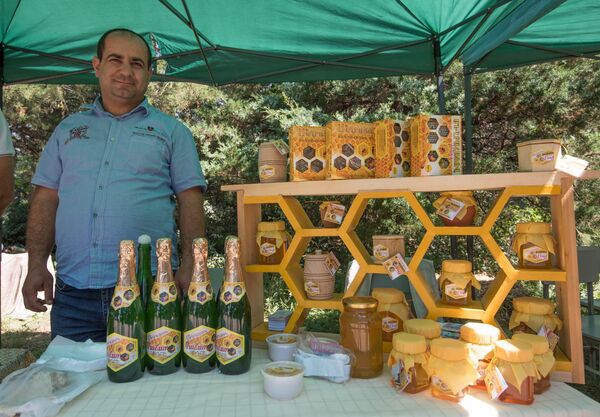 Фестиваль меда и ягод в Шамшадине, Армения Фестиваль меда и ягод в Шамшадине, Армения - Sputnik Արմենիա