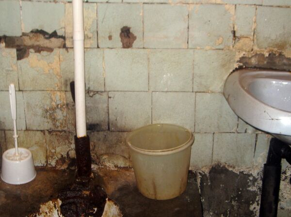 Արթուր Ալեքսանյանի անվան դպրոցի սարսափելի վիճակը հիշում են միայն նրա մեդալներից հետո - Sputnik Արմենիա