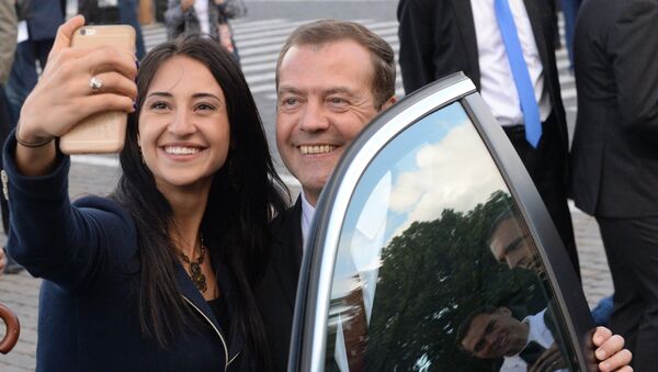 Церемония вручения премьер-министром РФ Д. Медведевым автомобилей российским спортсменам - победителям и призерам Игр XXXI Олимпиады в Рио-де-Жанейро - Sputnik Армения