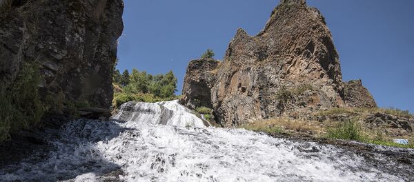 Водопад в Джермуке Водопад в Джермуке - Sputnik Армения