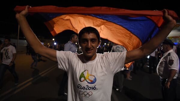 Болельщики встретили армянских олимпийских чемпионов в Ереване - Sputnik Армения