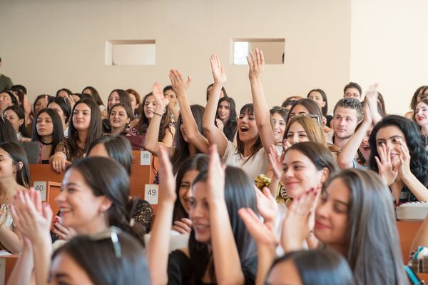 Первое сентября. Первокурсники Первое сентября. Первокурсники - Sputnik Армения