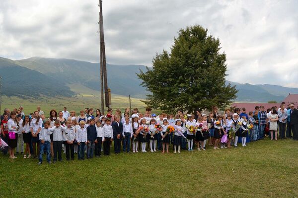В день знаний ЗАО «ЮКЖД» вновь преподнесло праздничный подарок ученикам школы села Фиолетово В день знаний ЗАО «ЮКЖД» вновь преподнесло праздничный подарок ученикам школы села Фиолетово - Sputnik Արմենիա