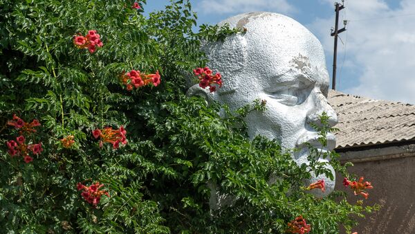 Памятник Ленину в армянском селе Лернамердз - Sputnik Армения