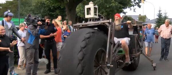 Спутник_Сто метров на полуторатонном велосипеде - в Германии установили рекорд Гиннеса Спутник_Сто метров на полуторатонном велосипеде - в Германии установили рекорд Гиннеса - Sputnik Армения