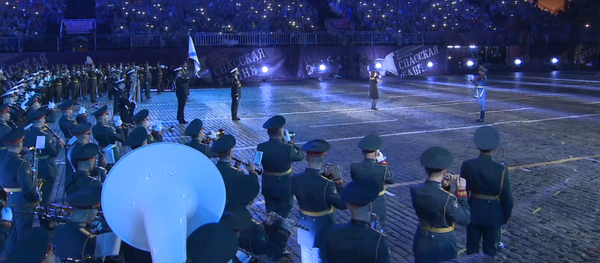 Спутник_Церемония закрытия Спасской башни: парад оркестров и выступление Мирей Матье Спутник_Церемония закрытия Спасской башни: парад оркестров и выступление Мирей Матье - Sputnik Армения