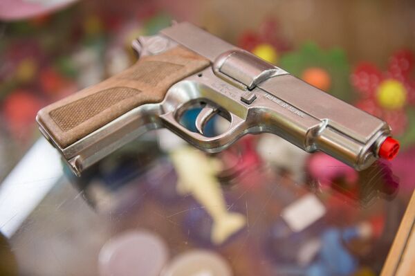 Игрушечный пистолет Игрушечный пистолет - Sputnik Արմենիա