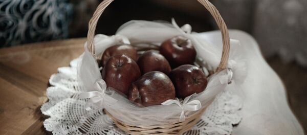 Кадр из фильма Красные яблоки Кадр из фильма Красные яблоки - Sputnik Արմենիա