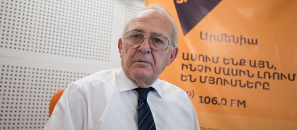 Роберт Минасян в гостях у радио Sputnik Армения Роберт Минасян в гостях у радио Sputnik Армения - Sputnik Армения