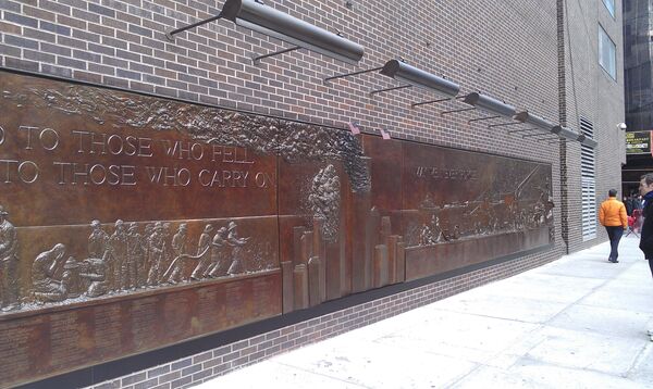 В Нью-Йорке на месте разрушенных во время трагедии 11 сентября башен-близнецов В Нью-Йорке на месте разрушенных во время трагедии 11 сентября башен-близнецов - Sputnik Արմենիա