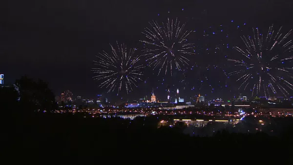 Спутник_Праздничный салют в честь Дня города в Москве - Sputnik Армения