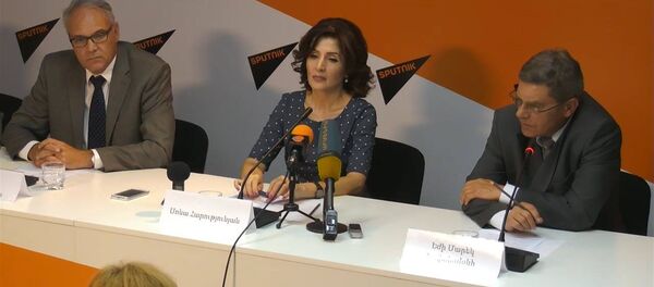 Հայաստանում առաջին անգամ անցկացվող Գեղարվեստական տպագրության միջազգային բիենալեին նվիրված ասուլիս Sputnik Արմենիայում Հայաստանում առաջին անգամ անցկացվող Գեղարվեստական տպագրության միջազգային բիենալեին նվիրված ասուլիս Sputnik Արմենիայում - Sputnik Արմենիա