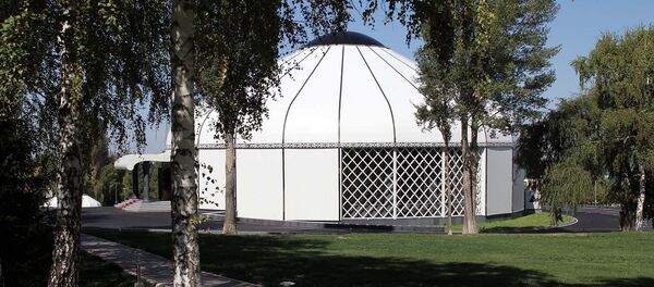 Дом приемов в форме юрты в госрезиденции Ала-Арча Дом приемов в форме юрты в госрезиденции Ала-Арча - Sputnik Армения