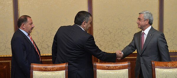 президент Армении Серж Саргсян обсудил проект конституционных реформ с представителями АРФД президент Армении Серж Саргсян обсудил проект конституционных реформ с представителями АРФД - Sputnik Արմենիա