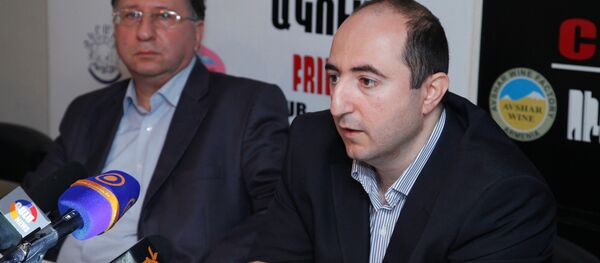 Экономист Артак Манукян Экономист Артак Манукян - Sputnik Армения