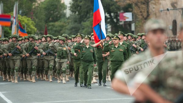 Репетиция парада к 25-й годовщине независимости Армении. Военнослужащие 102-й военной базы ЮВО - Sputnik Армения