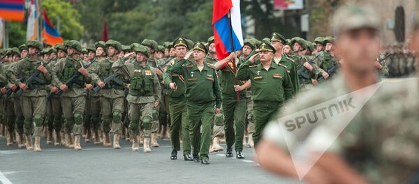 Репетиция парада к 25-й годовщине независимости Армении. Военнослужащие 102-й военной базы ЮВО - Sputnik Армения
