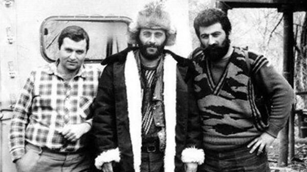 Татул Крпеян (справа) с боевыми товарищами - Sputnik Армения