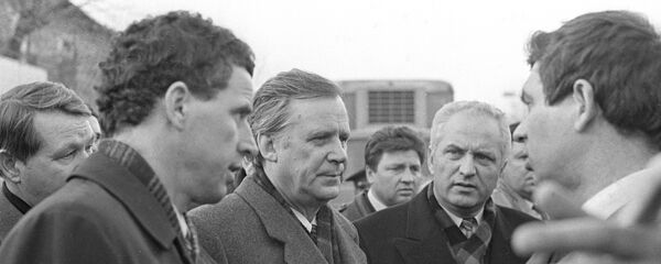 Николай Иванович Рыжков на месте землетрясения в Армении - Sputnik Армения