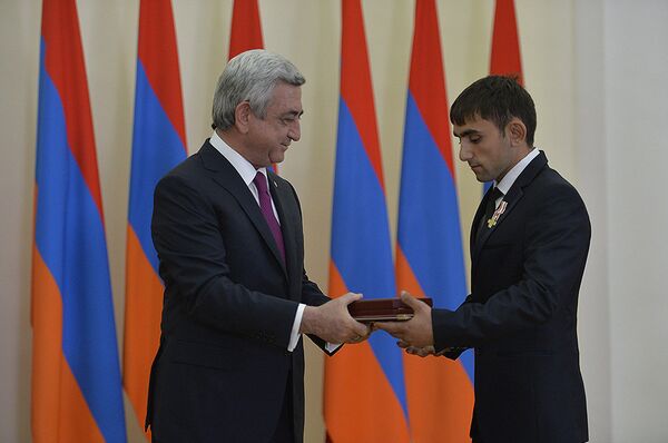 Церемония награждения по случаю 25-й годовщины Независимости Республики Армения в резиденции Президента. Танкист Рафик Крпеян - Sputnik Արմենիա