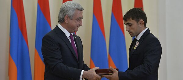 Церемония награждения по случаю 25-й годовщины Независимости Республики Армения в резиденции Президента. Танкист Рафик Крпеян - Sputnik Армения