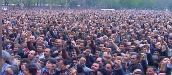 Ми-а-цум: выступление Тельмана Гдляна на площади Свободы во время митинга о независимости 1990 года - архивные кадры Ми-а-цум: выступление Тельмана Гдляна на площади Свободы во время митинга о независимости 1990 года - архивные кадры - Sputnik Армения