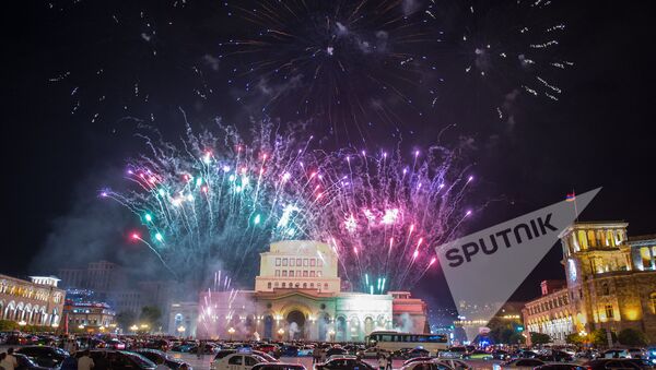Праздничный салют в честь 25-летия Независимости Республики Армения - Sputnik Արմենիա