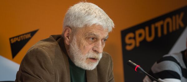 Пресс-коференция, приуроченная к открытию второго Международного фестиваля документальных фильмов «Абрикосовое дерево». Гарегин Закоян Пресс-коференция, приуроченная к открытию второго Международного фестиваля документальных фильмов «Абрикосовое дерево». Гарегин Закоян - Sputnik Արմենիա