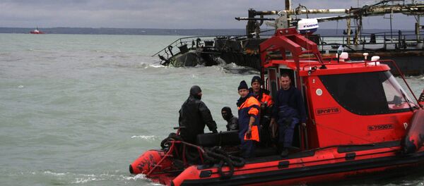 Работа спасателей МЧС России в районе кораблекрушения в Керченском проливе Работа спасателей МЧС России в районе кораблекрушения в Керченском проливе - Sputnik Армения