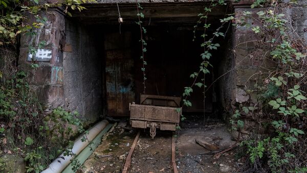 Заброшенный рудник по добыче меди города Ахтала - Sputnik Армения