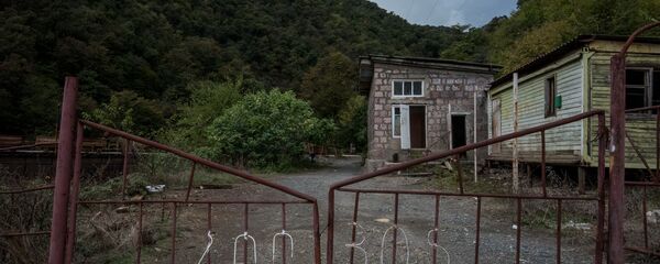 Заброшенный рудник по добыче меди города Ахтала Заброшенный рудник по добыче меди города Ахтала - Sputnik Армения
