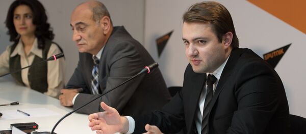 Главный секретарь Шахматной федерации Армении Микаэль Андриасян и заместитель президента Шахматной федерации Еревана Норайр Калантарян Главный секретарь Шахматной федерации Армении Микаэль Андриасян и заместитель президента Шахматной федерации Еревана Норайр Калантарян - Sputnik Армения