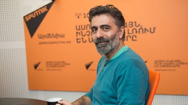 Вреж Касуни в гостях у радио Sputnik Армения - Sputnik Արմենիա