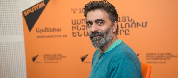 Вреж Касуни в гостях у радио Sputnik Армения - Sputnik Արմենիա