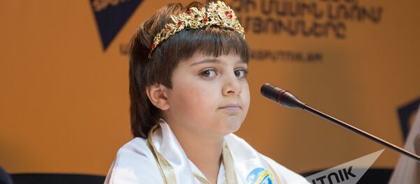 Пресс-конференция по итогам детского конкурса Little Miss and Mister World 2016. Эрик Петросян Пресс-конференция по итогам детского конкурса Little Miss and Mister World 2016. Эрик Петросян - Sputnik Армения
