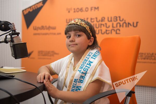 Участник детского конкурса Little Miss and Mister World 2016 Эрик Петросян в гостях у радио Sputnik Армения - Sputnik Армения