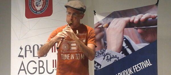 Իսրայելցի երաժիշտ Իլյա Մազիան «Դլե յաման» է նվագում դուդուկով Իսրայելցի երաժիշտ Իլյա Մազիան «Դլե յաման» է նվագում դուդուկով - Sputnik Արմենիա